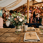 Rustikaler Charme in der Dreschhalle: Hier verwandelt der Sonnenhof Ihre Hochzeit in ein Fest